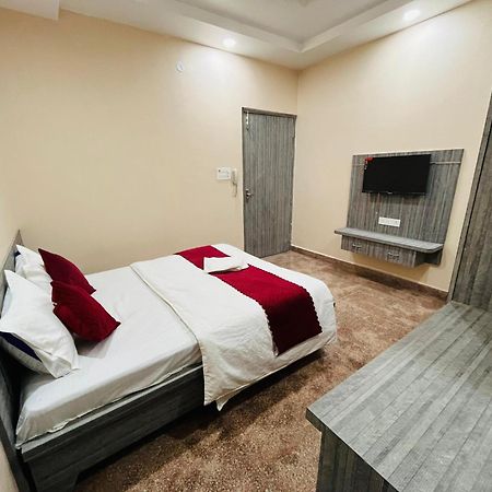 Hotel Utsav Palace Kanpur Exteriör bild
