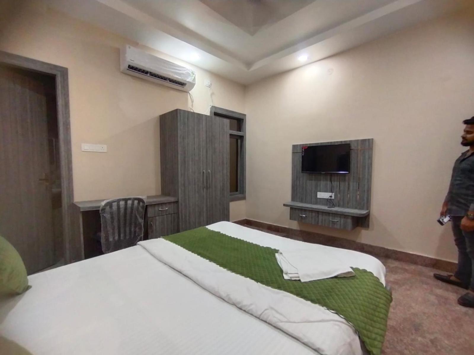 Hotel Utsav Palace Kanpur Exteriör bild