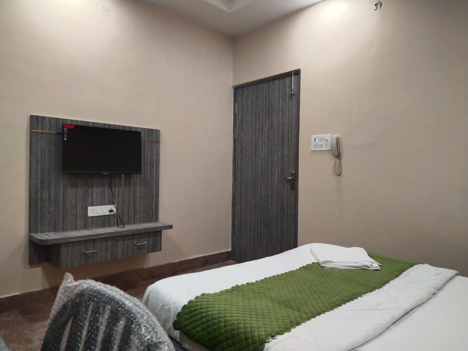 Hotel Utsav Palace Kanpur Exteriör bild