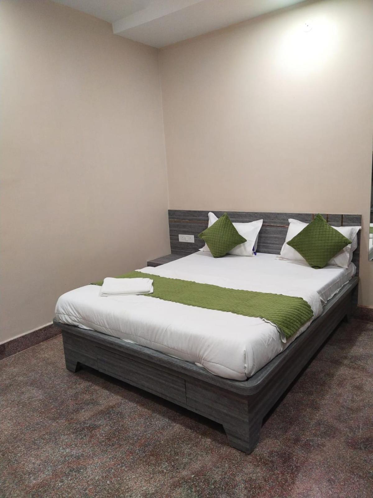 Hotel Utsav Palace Kanpur Exteriör bild