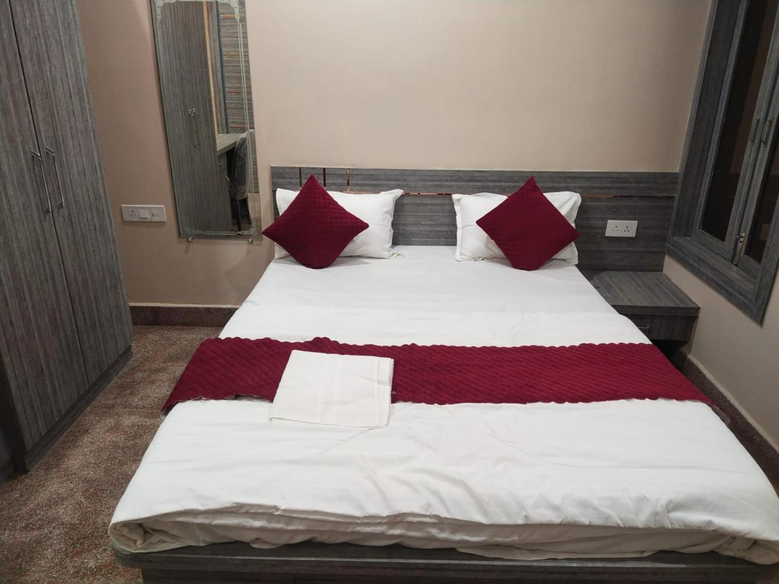 Hotel Utsav Palace Kanpur Exteriör bild