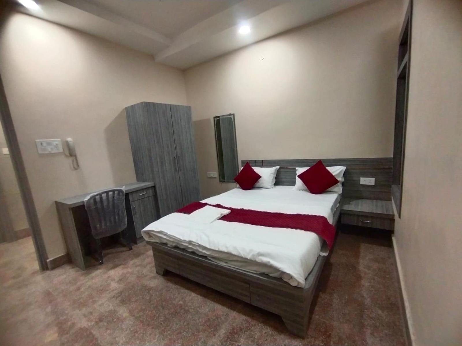 Hotel Utsav Palace Kanpur Exteriör bild