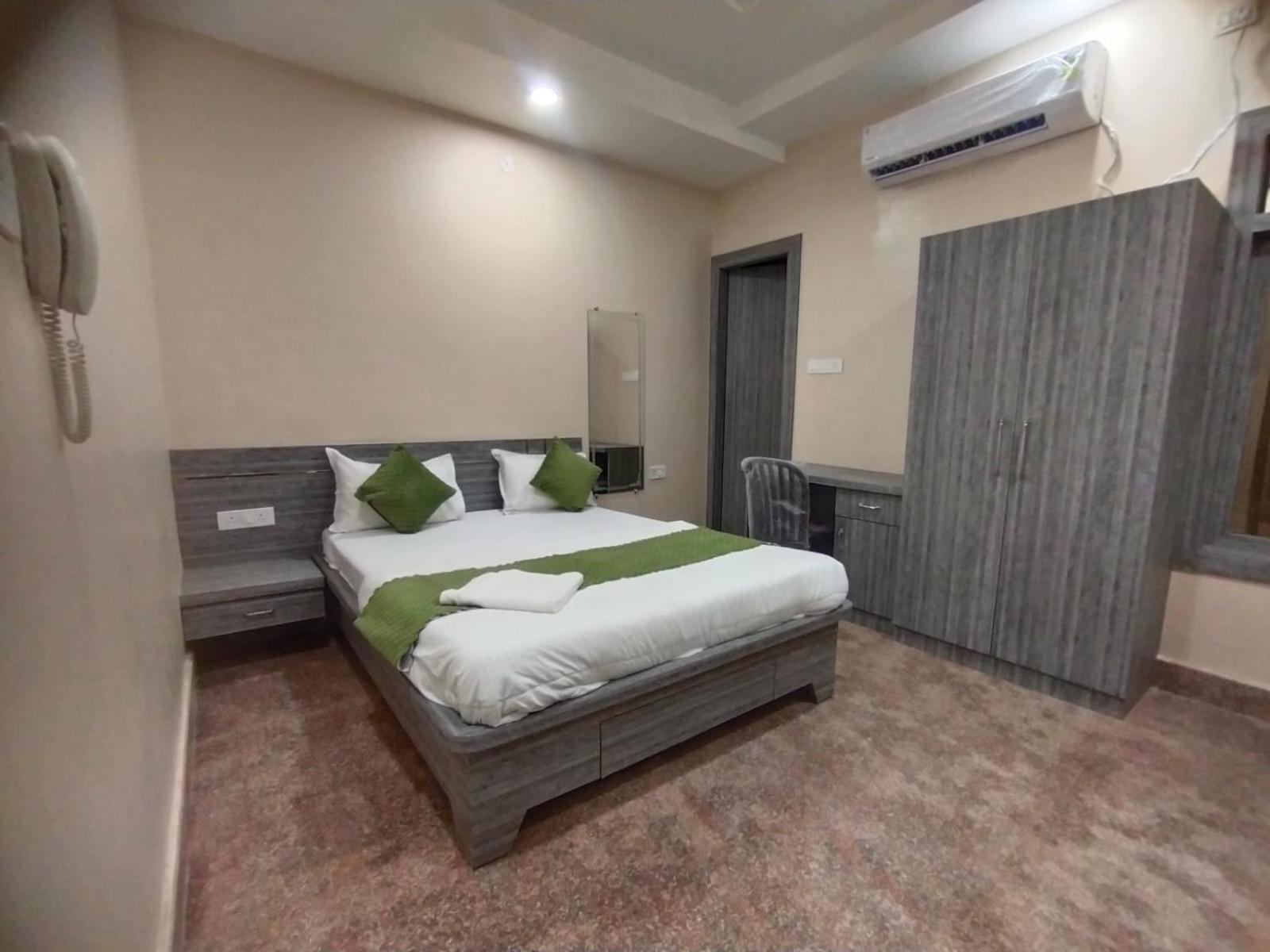 Hotel Utsav Palace Kanpur Exteriör bild
