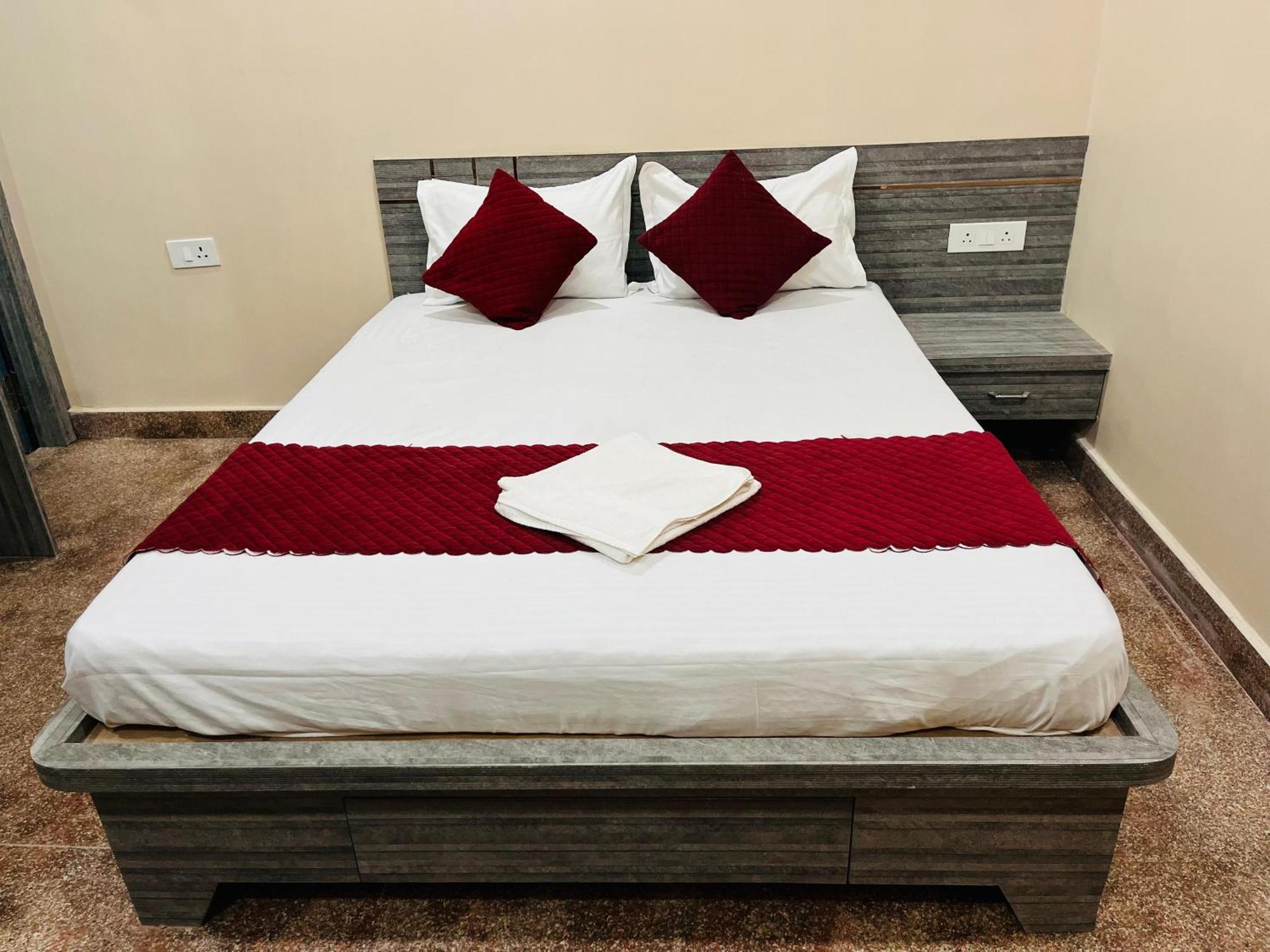 Hotel Utsav Palace Kanpur Exteriör bild